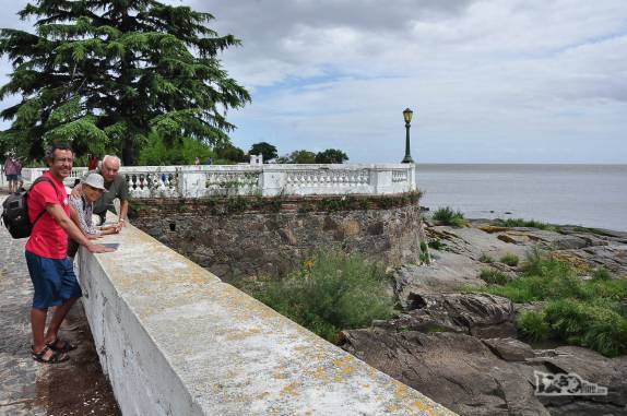 Com os pais em Colonia del Sacramento, no sul do Uruguai, afmirando o Rio da Prata